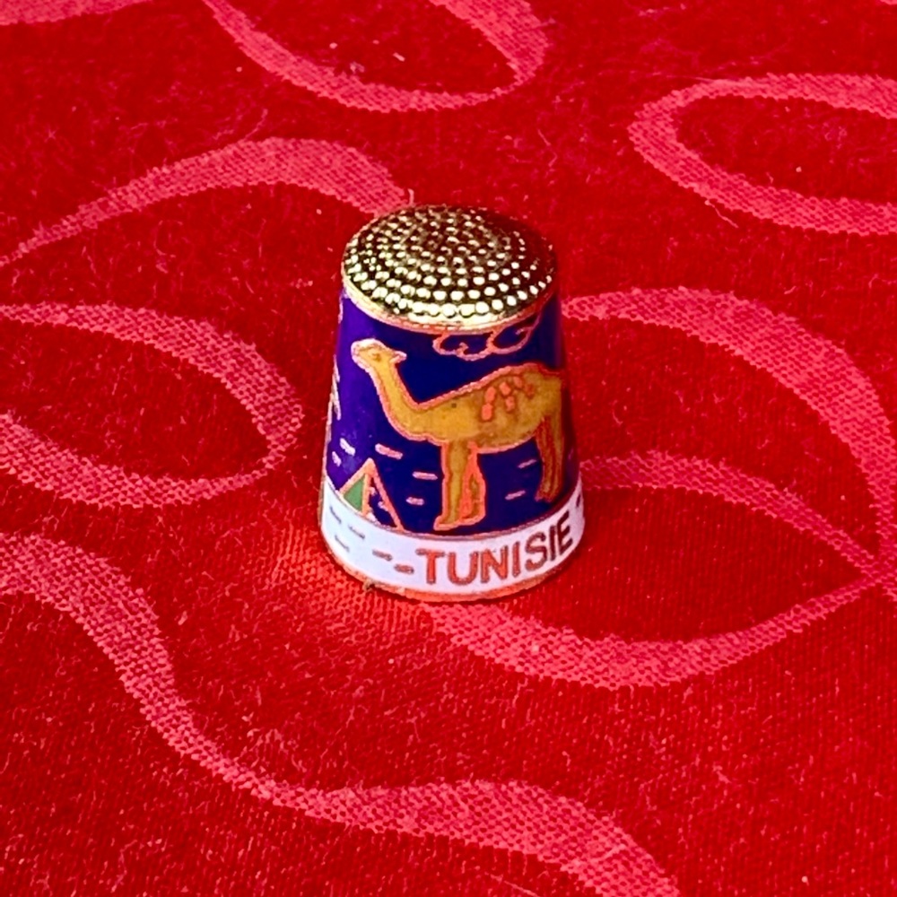 Enamel and porcelain metal thimble